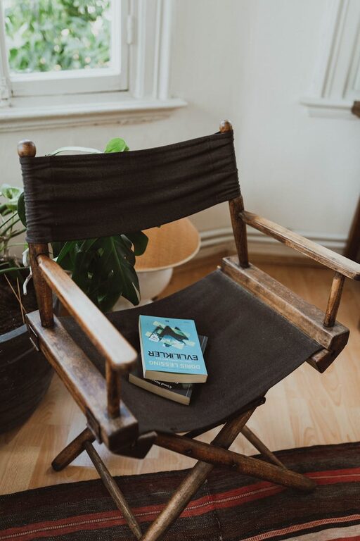 How to Create a Cozy Reading Nook at Home